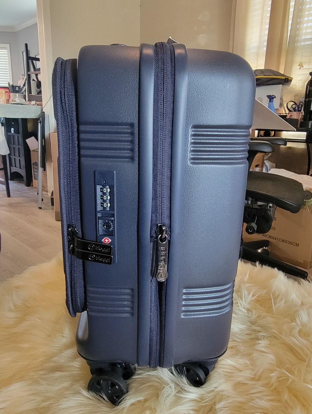 NWT Biaggi Runaway Hybrid Expandable Underseater Luggage Midnight Blue - Picture 14 of 15
